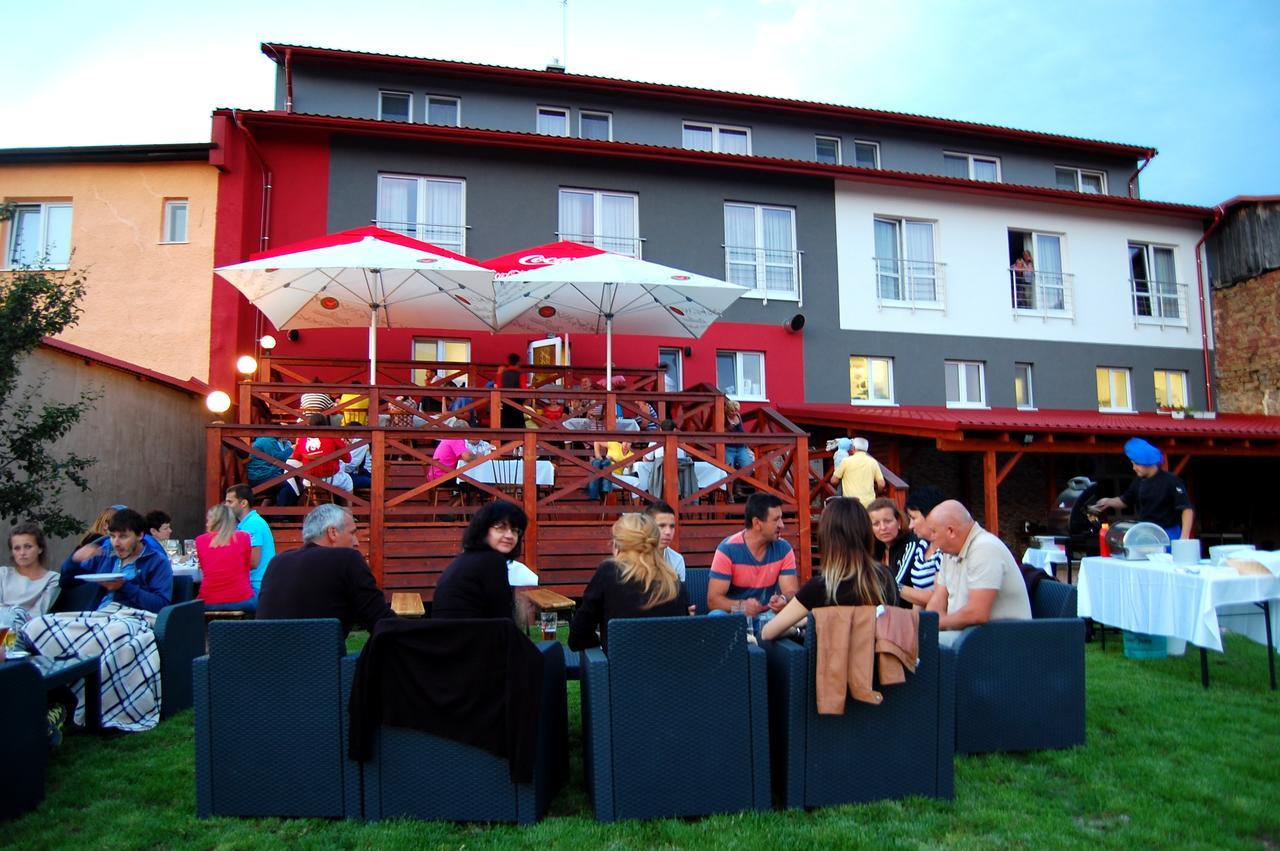 Hotel Menhard Exterior photo